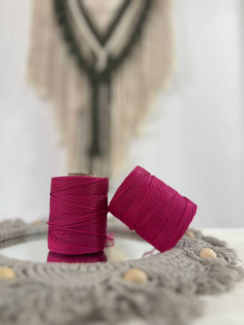 Rollos de colita de rata brillante en varios colores y cordón trenzado sintético de 1mm, ideales para bisutería fina y macramé | Hilados Macramé Ciudad de Trenque Lauquen