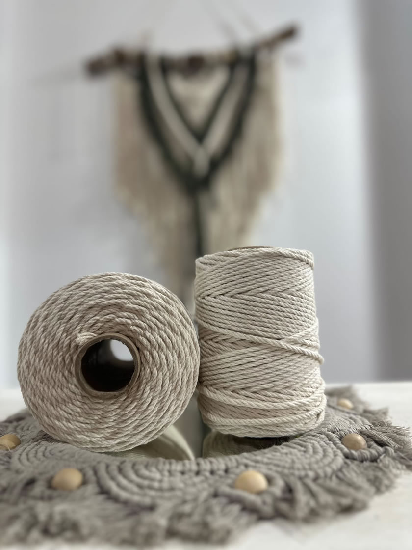 Cuerdas de algodón retorcido en diferentes grosores, incluyendo cordón 8/44 y cuerda tipo piolín de 3mm, ideal para macramé y nudos definidos | Hilados Macramé Ciudad de Trenque Lauquen